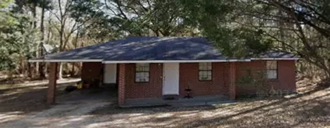 40 Jeans Dr, Columbia, MS 39429