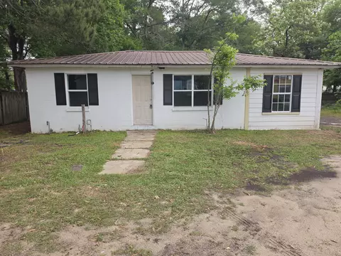 303 Front St, Richton, MS 39476