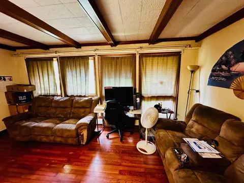 Living - 55 Oak Crest Dr, Laurel, MS 39440 photo 1 of 2