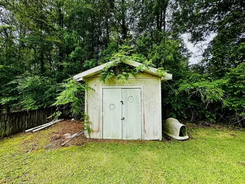 Exterior - 55 Oak Crest Dr, Laurel, MS 39440 photo 7 of 10