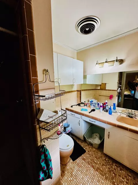 Bath - 55 Oak Crest Dr, Laurel, MS 39440 photo 5 of 7