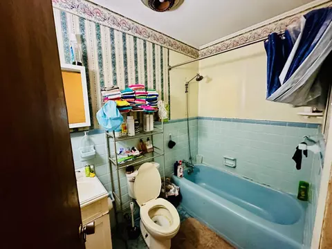 Bath - 55 Oak Crest Dr, Laurel, MS 39440 photo 1 of 7