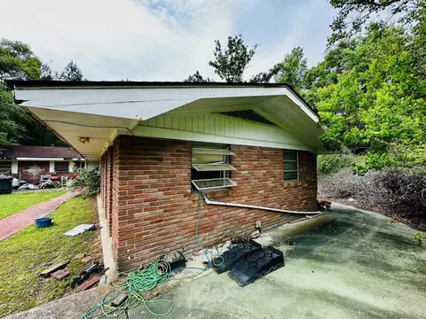 Exterior - 55 Oak Crest Dr, Laurel, MS 39440 photo 8 of 10