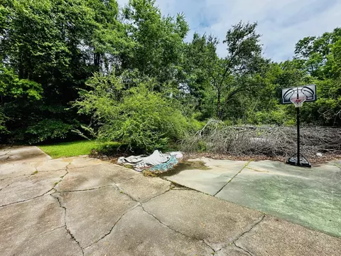 Exterior - 55 Oak Crest Dr, Laurel, MS 39440 photo 4 of 10