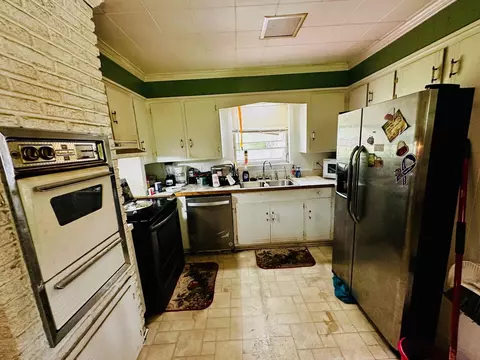 Kitchen - 55 Oak Crest Dr, Laurel, MS 39440 photo 2 of 2