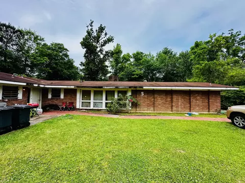 55 Oak Crest Dr, Laurel, MS 39440