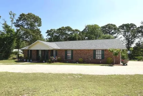 606 Pierce, Columbia, MS 39429