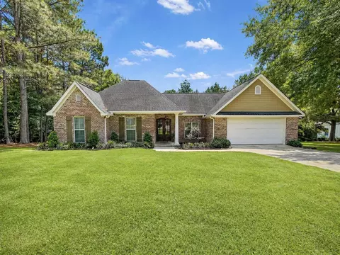 6 Butterfly Ln, Hattiesburg, MS 39402