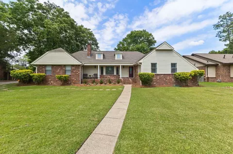 107 Chesterfield Rd, Hattiesburg, MS 39402