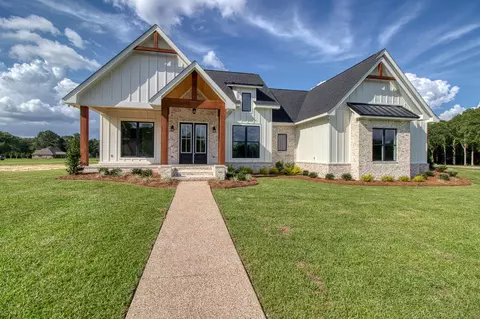19 Wandering Oaks Ln, Hattiesburg, MS 39401
