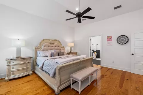 Bedroom - 1652 Old Lake Rd, Brandon, MS 39042 photo 2 of 8