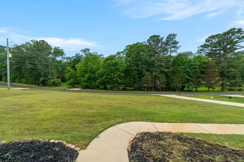 Exterior - 1652 Old Lake Rd, Brandon, MS 39042 photo 6 of 13