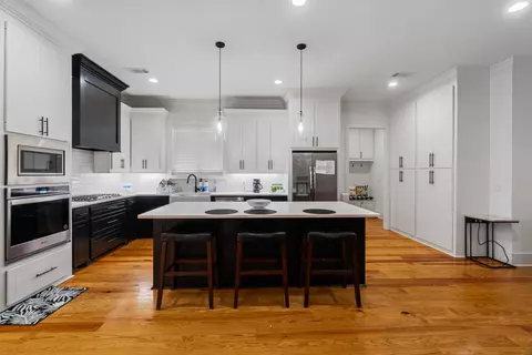 Kitchen - 1652 Old Lake Rd, Brandon, MS 39042 photo 2 of 5