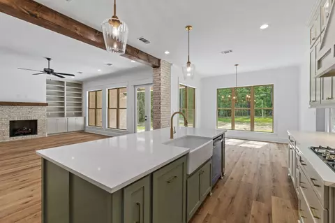 Kitchen - 8 Shadow Ridge Dr, Laurel, MS 39443 photo 6 of 7