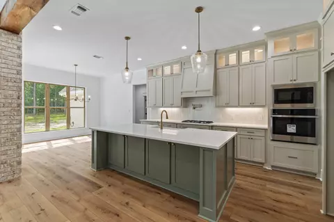 Kitchen - 8 Shadow Ridge Dr, Laurel, MS 39443 photo 1 of 7