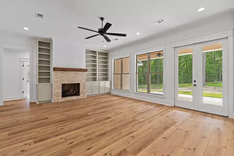 Living - 8 Shadow Ridge Dr, Laurel, MS 39443 photo 2 of 3