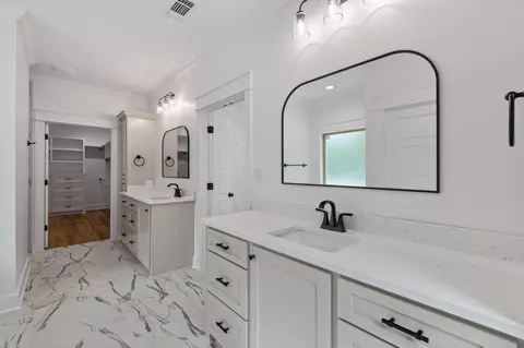 Bath - 8 Shadow Ridge Dr, Laurel, MS 39443 photo 2 of 6