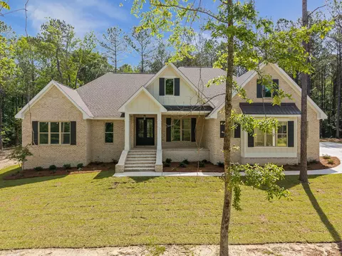 8 Shadow Ridge Dr, Laurel, MS 39443