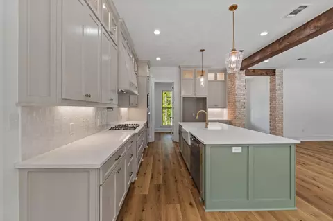 Kitchen - 8 Shadow Ridge Dr, Laurel, MS 39443 photo 3 of 7