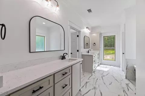 Entry Way - 8 Shadow Ridge Dr, Laurel, MS 39443 photo 4 of 7