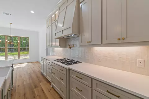 Kitchen - 8 Shadow Ridge Dr, Laurel, MS 39443 photo 7 of 7
