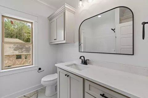 Bath - 8 Shadow Ridge Dr, Laurel, MS 39443 photo 5 of 6