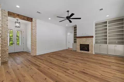 Living - 8 Shadow Ridge Dr, Laurel, MS 39443 photo 1 of 3