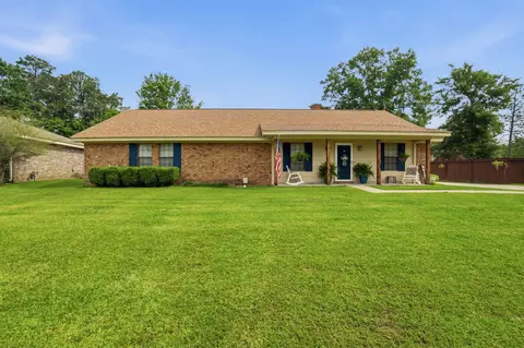 203 Chesterfield Rd, Hattiesburg, MS 39402