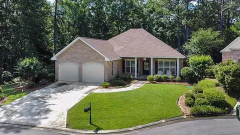 23 Honors Ln, Hattiesburg, MS 39402