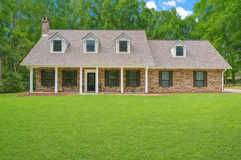154 Dogwood Ln, Hattiesburg, MS 39402