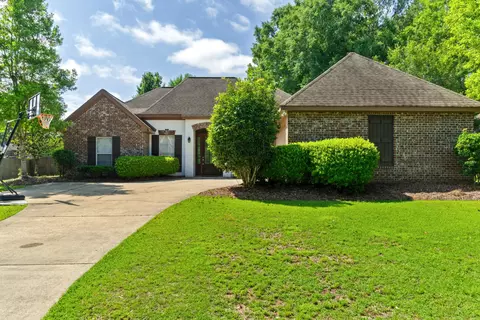 67 Woodside, Hattiesburg, MS 39402