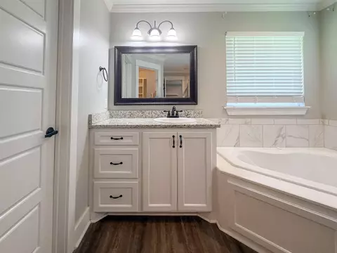 Bath - 29 W Cherry, Sumrall, MS 39482 photo 3 of 7
