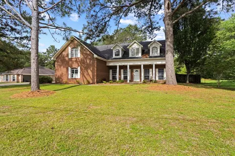 33 Red Oak Ln, Hattiesburg, MS 39402