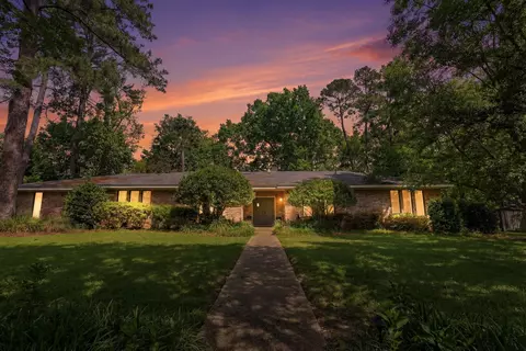 107 Greenwood Pl, Hattiesburg, MS 39402