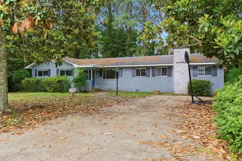 11 Oak Crest Dr, Laurel, MS 39440