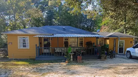 2214 N 3rd Ave, Laurel, MS 39440