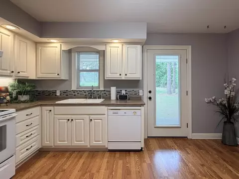 Kitchen - 25 Pine Crest Rd, Purvis, MS 39475 photo 3 of 4