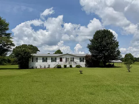 6 Hubert Edwards Dr, Richton, MS 39476