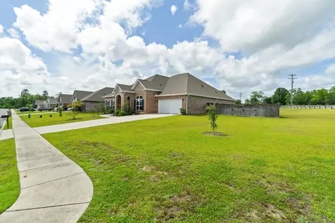 Exterior - 7004 Glen Eagle Dr, Biloxi, MS 39532 photo 2 of 8