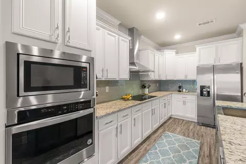 Kitchen - 7004 Glen Eagle Dr, Biloxi, MS 39532 photo 4 of 6