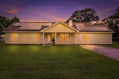 2 Hundley Rd, Carriere, MS 39426