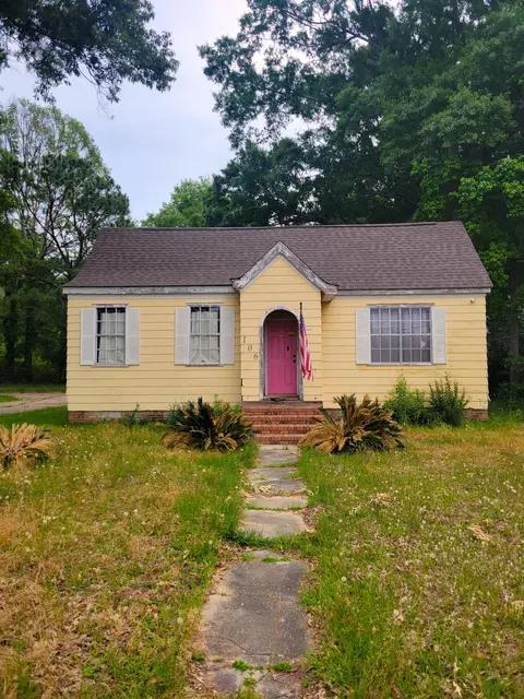 106 Martin Luther King Dr, Columbia, MS 39429