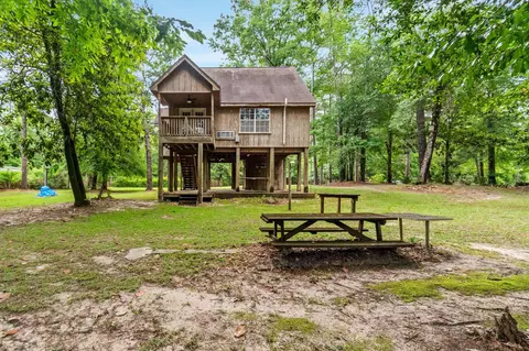 49 Elm St, Poplarville, MS 39470