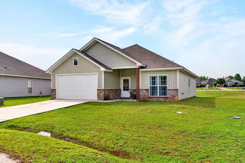 17 Karpen Dr, Petal, MS 39465
