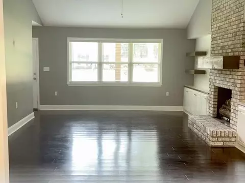 Living - 502 SE Pinewood Dr, Magee, MS 39111 photo 2 of 5