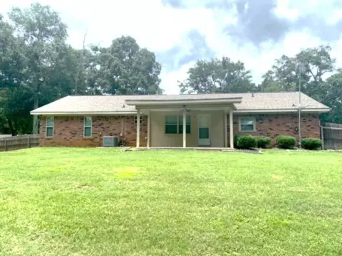 Exterior - 502 SE Pinewood Dr, Magee, MS 39111 photo 4 of 9