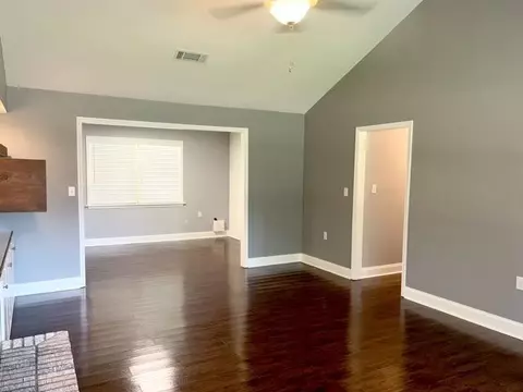Living - 502 SE Pinewood Dr, Magee, MS 39111 photo 3 of 5