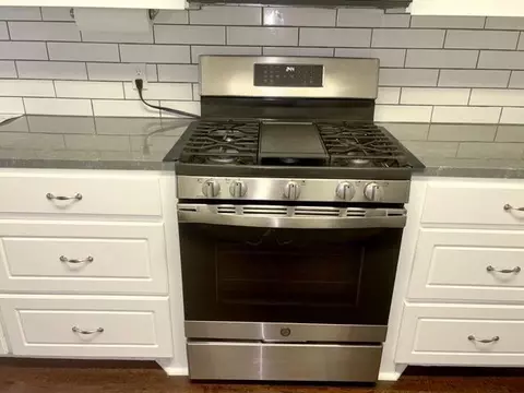 Kitchen - 502 SE Pinewood Dr, Magee, MS 39111 photo 2 of 3