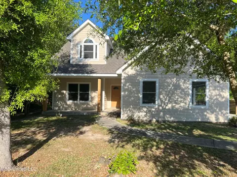 504 Taylor Trl, Waveland, MS 39576