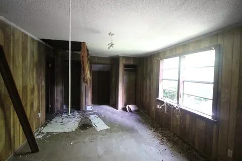 Bedroom - 928 12 Martin Luther King Ave, Laurel, MS 39440 photo 2 of 4